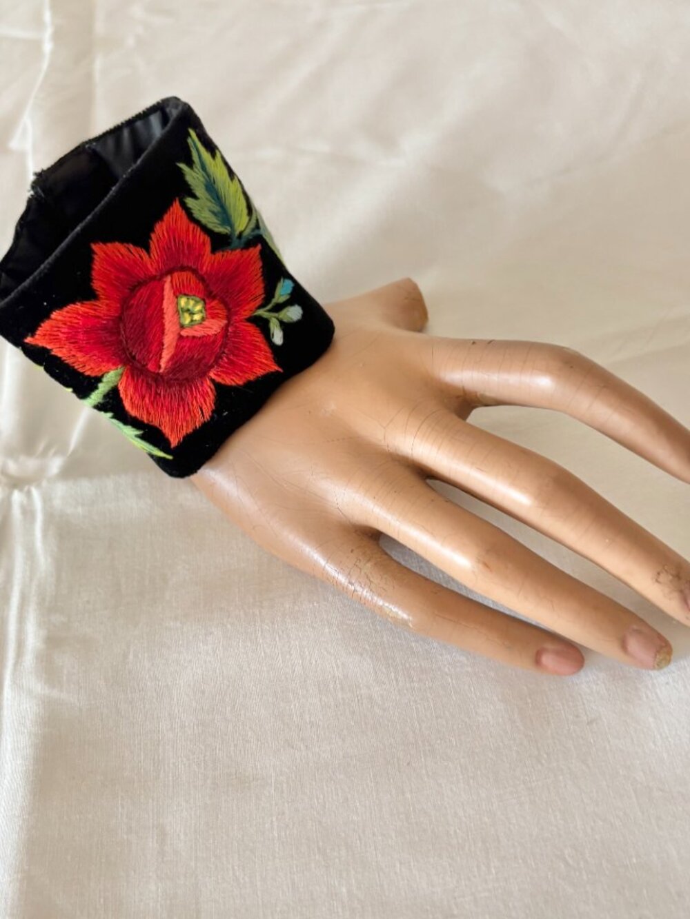 Lowicz Poland Embroidered Floral Folk Cuffs Polish - Picture 8 of 13